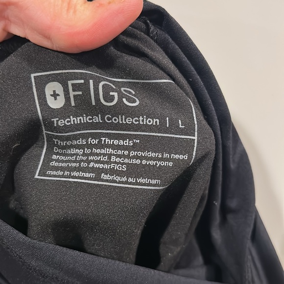 Figs Black maternity scrubs - Picture 16 of 16